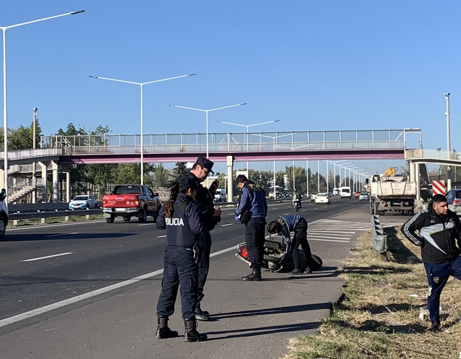 Movil de LVDiez con accidente fatal en Acceso Sur y Rawson