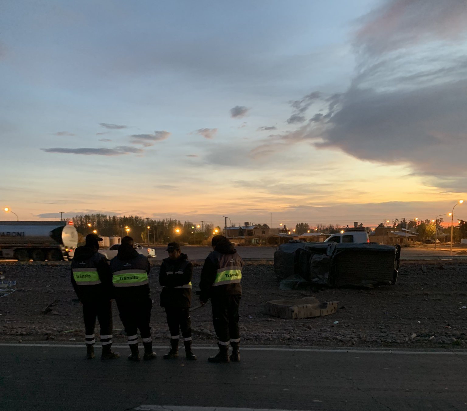 Móvil de LVDiez- vuelco de una camioneta y muerte en ruta 50 y acceso Este